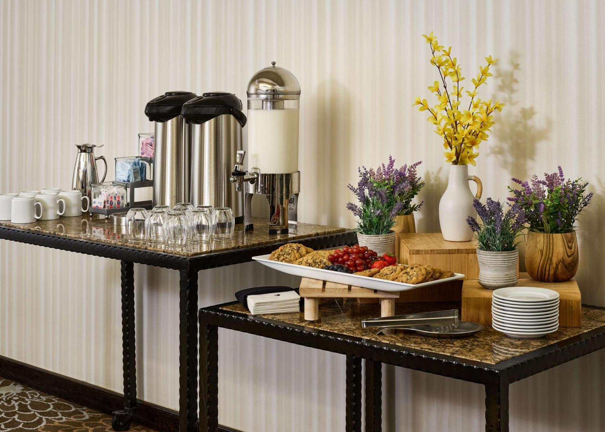Hotel Doubletree By Hilton Ontario Airport Exteriér fotografie