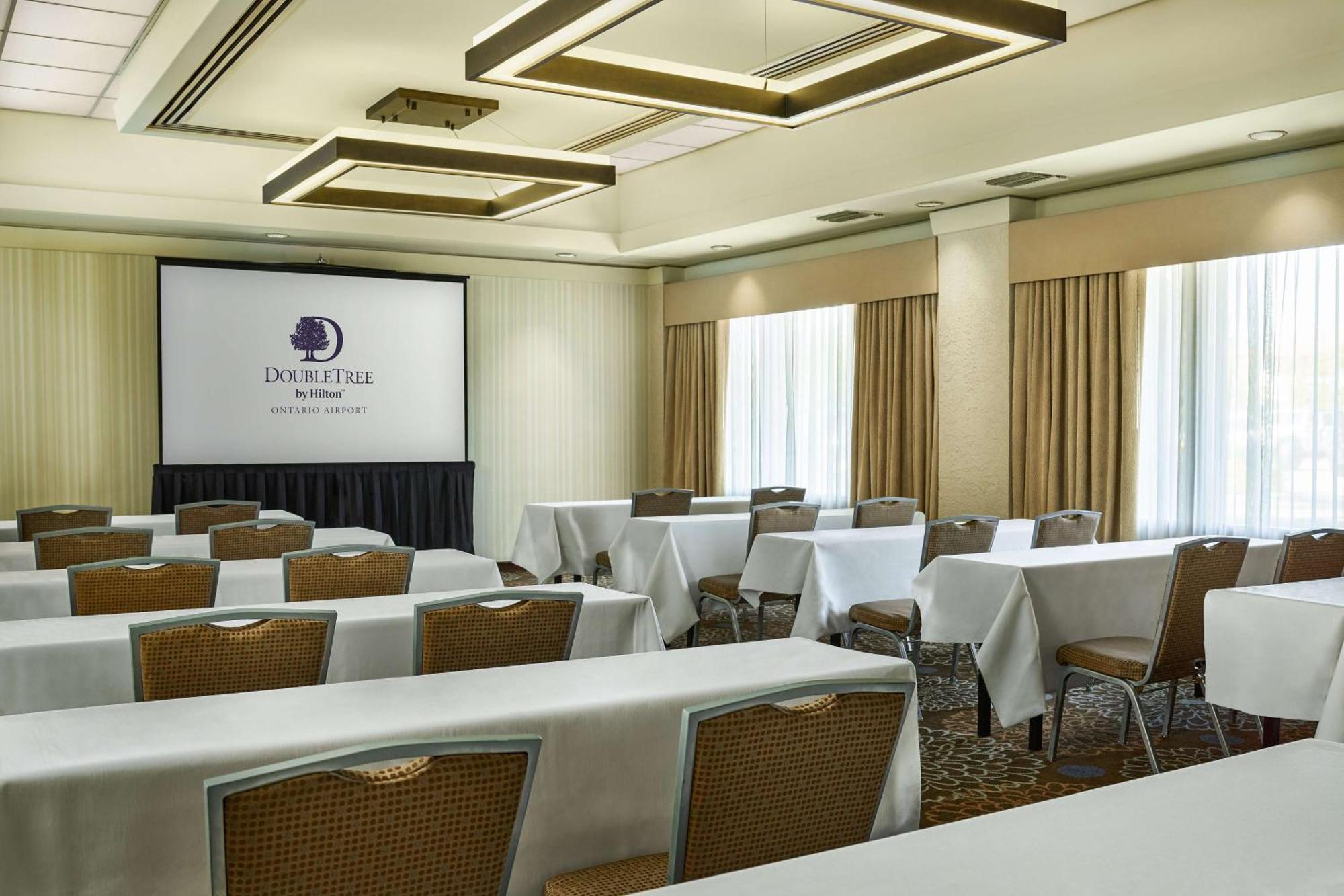 Hotel Doubletree By Hilton Ontario Airport Exteriér fotografie